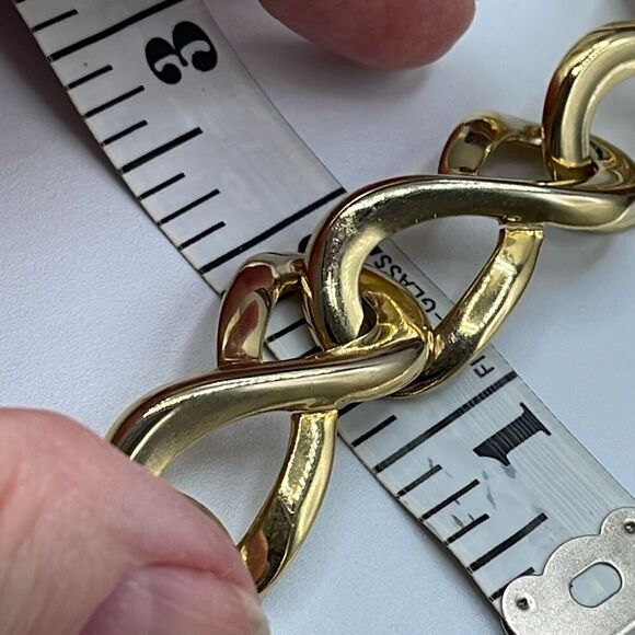 Vintage gold tone large link chain bracelet. - Picture 5 of 6